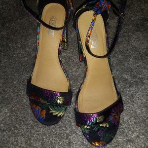 Floral print heel, 7 1/2 MEDIUM